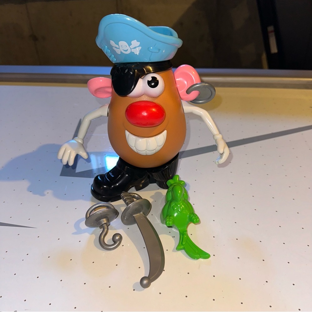 Mr. Potato Pirate head plus extra accessories